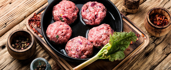 Raw meat balls