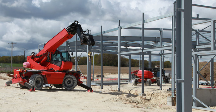 Ossature m&eacute;tallique d'un batiment en construction