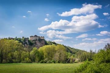 Fototapeta premium Vue sur le château de Bruniquel, Tarn et Garonne