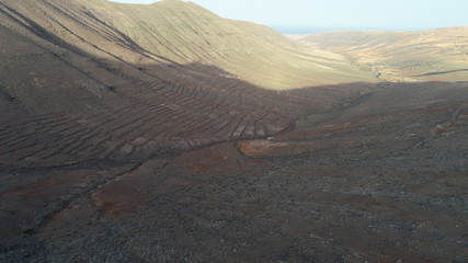 atardecer entre montañas y paisajes
