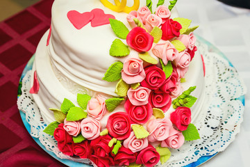 Obraz na płótnie Canvas wedding cake with cream roses