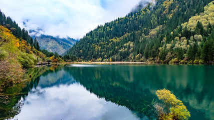 Fototapeta na wymiar Jiuzhaigou Mirror Lake