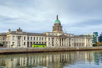Fototapeta na wymiar Custom House, Dublin, Ireland
