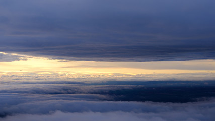 Amanecer de Madrid entre las nubes