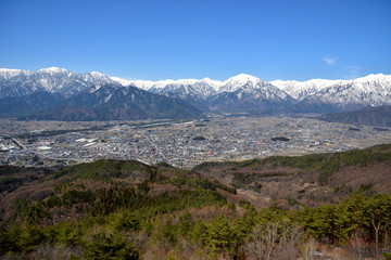 長野県大町市 鷹狩山から見る北アルプスと大町市街