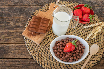Chocolate cornflakes with milk