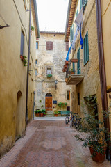 Fototapeta na wymiar Pienza narrow streets and arquitecture details. Tuscany, Italy