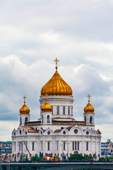 Fototapeta na wymiar Cathedral of Christ the Saviour in Moscow (Russia) on a background of overcast sky (vertical image orientation)