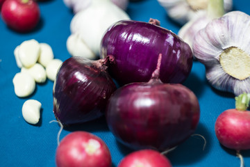 red onion and garlic