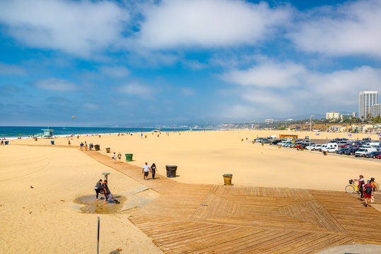 View of the beach of Santa Monica and the Pacific Ocean. Suburbs of Los Angeles.