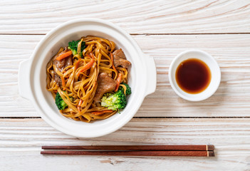 stir-fried noodles with pork and vegetable