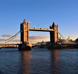 Fototapeta na wymiar Tower Bridge London clear blue sky
