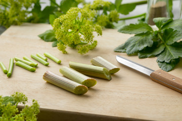  Blooming Alexanders plant for dinner