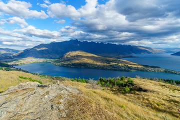 hiking the queenstown hill walkway, lake waktipu, new zealand 31