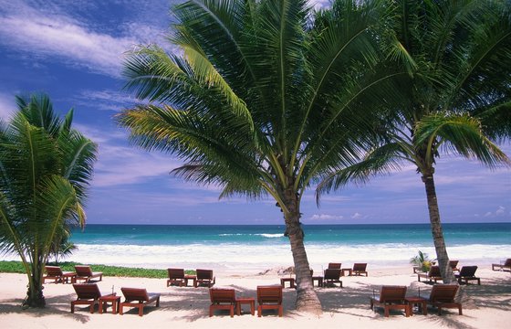 leerer strand auf phuket