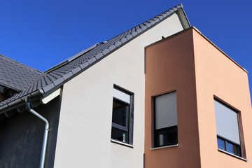 Wohnhaus mit modernem Fassadenanstrich