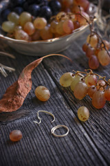 glasses of red and white wine and grapes