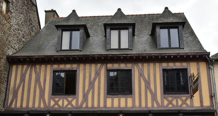 Naklejka premium Maison à colombage dans la ville de Dol de Bretagne