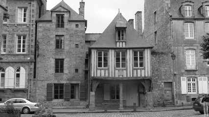 Bretagne in Frankreich zwischen Felsen und Kultur