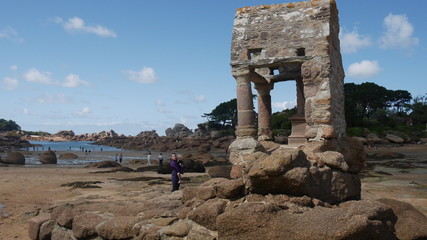 Bretagne in Frankreich zwischen Felsen und Kultur