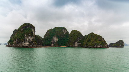 Fototapeta na wymiar group of islands with secret beach in ha long bay Vietnam