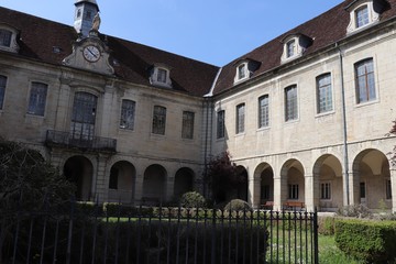 Fototapeta na wymiar Ville de Lons Le Saunier - Département du Jura - France - Hôtel Dieu - Ancien Hôpital construit au XVIII ème siècle