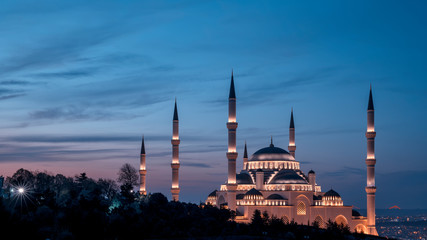 Istanbul Camlica Mosque or Camlica Tepesi Camii, Istanbul, Turkey - obrazy, fototapety, plakaty