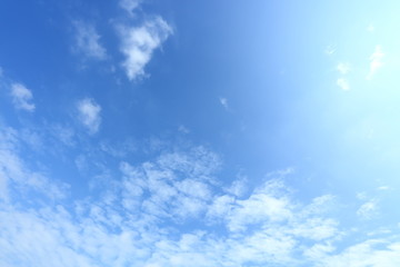 Fototapeta na wymiar sunlight shining on blue sky