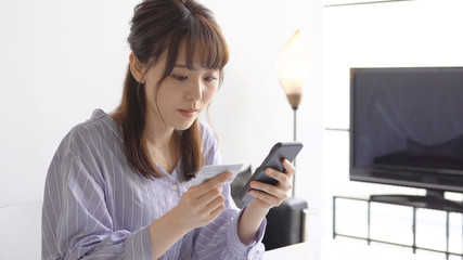ネットショッピング　女性