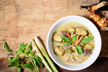 Thai green curry chicken (Kang Keaw Wan Kai) in a bowl on wooden, Thai food