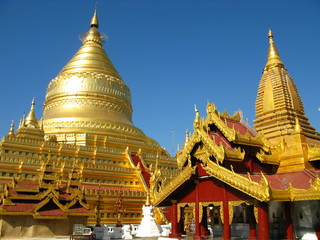 Fototapeta premium Shwezigon Pagoda, Bagan, Myanmar