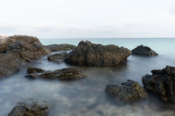 Fototapeta na wymiar Stone in sea with wave 