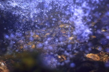 Obraz premium underwater mountain clear river / underwater photo in a freshwater river, fast current, air bubbles by water, underwater ecosystem landscape