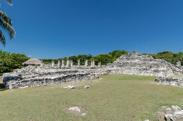 Fototapeta na wymiar Ancient Ruins of El Rey in Cancun, Mexico