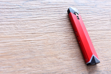 Disposable vape pen with refill pod