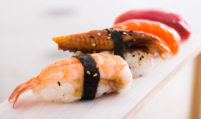 series of four kinds Nigirisushi