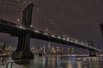 Fototapeta na wymiar Manhattan Bridge and Manhattan skyline At Night 