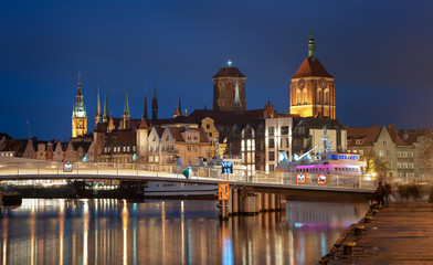 Obraz premium Old town in Gdansk at night.