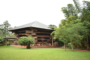 chinese pavilion in japanese garden