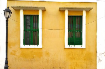 Fototapeta na wymiar Streets and Buildings of Pondicherry, India