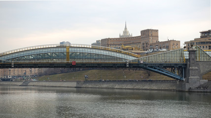 Fototapeta premium Bogdan Khmelnitsky bridge and the Moscow River in the morning