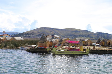 チチカカ湖　ウロス島