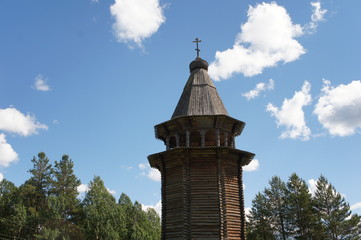Fototapeta premium Wooden old orthodoxy church withsky and trees in Malye Karely Museum of wooden architecture in Arkhangelsk at the north of Russia 