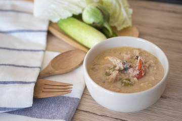 Minced crab in coconut milk served with fresh vegetable (Thai food)