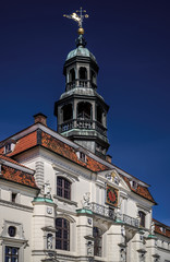 Fototapeta na wymiar Lüneburg Rathaus Fassade Detail entzerrt sonnig