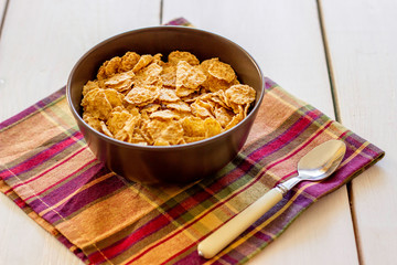 Cornflakes in a bowl. Healthy eating. Vegetarinskaja food.