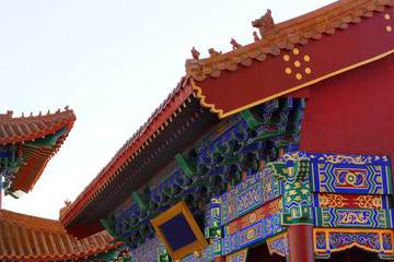 Fototapeta premium Китай, Яньцзи, буддийский храм Дунлайсы. Крыша. China, Yanji, Buddhist temple Danlisa. Roof.