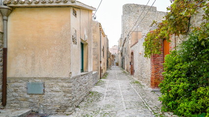 Fototapeta na wymiar 16539_The_small_narrow_streets_in_Erice_Trapani_Italy.jpg