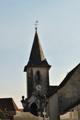 Fototapeta na wymiar Clocher de l'église de Ossenx dans le Béarn dans les Pyrénées Atlantiques