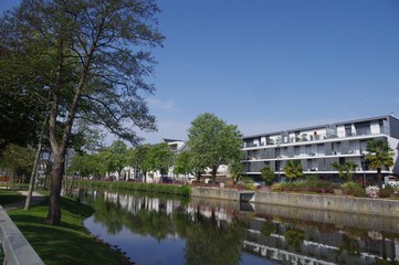 La ville au bord de l'eau